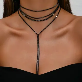 Elegante collar de cadena con diamantes negros
