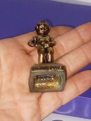Réplica em Bronze do Manneken Pis Bruxelas Bélgica