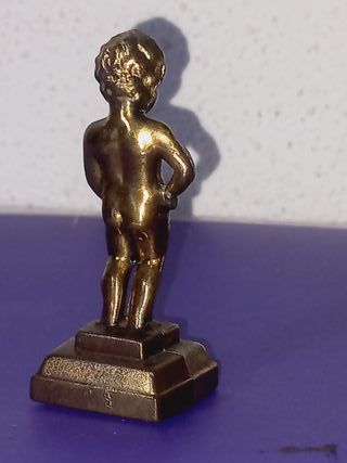 Réplica em Bronze do Manneken Pis Bruxelas Bélgica
