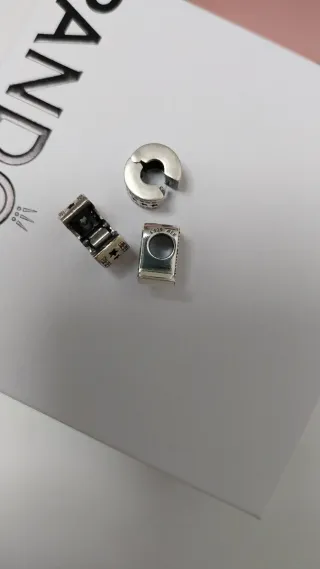 Lote charms Pandora. 2 clip y Escorpio.