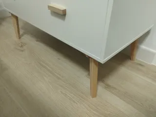 Cómoda blanca de tres cajones