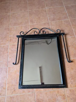 Espejo de forja negro para baño