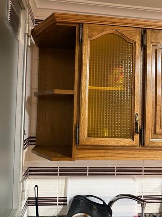 Cocina completa de madera y piedra