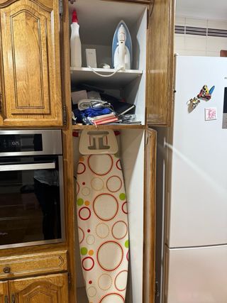 Cocina completa de madera y piedra