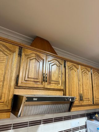 Cocina completa de madera y piedra