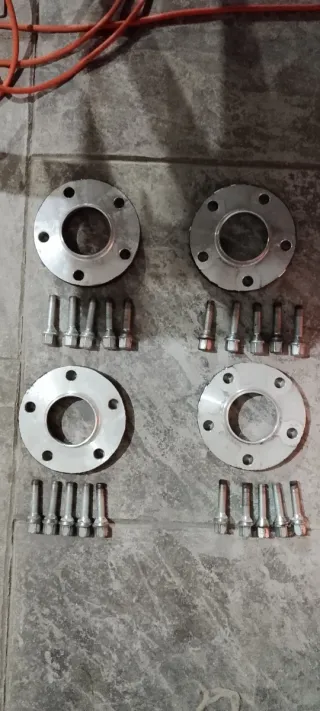 Separadores BMW + Tornillos