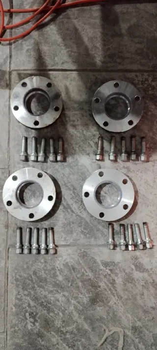 Separadores BMW + Tornillos