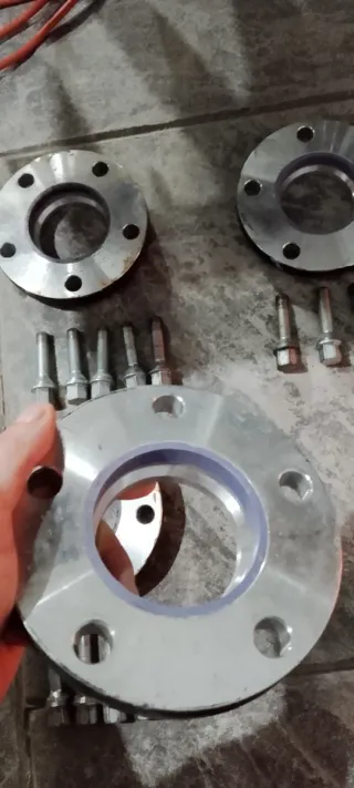 Separadores BMW + Tornillos