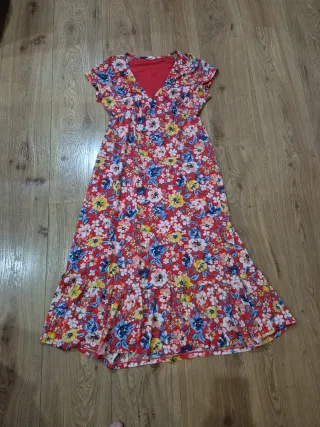 Chaqueta rosa y 2 vestidos flores