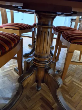 Mesa de comedor de madera