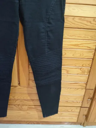 Vaqueros negros Zara efecto motero