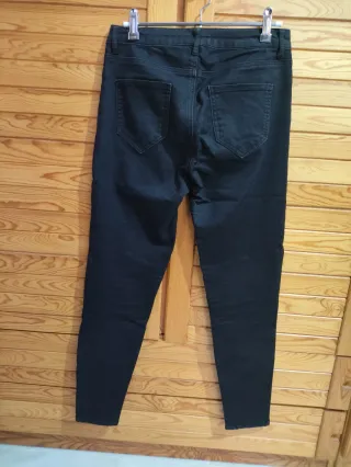 Vaqueros negros Zara efecto motero