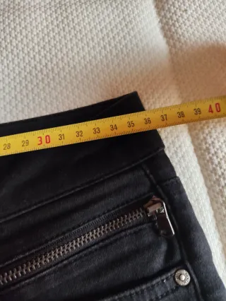 Vaqueros negros Zara efecto motero