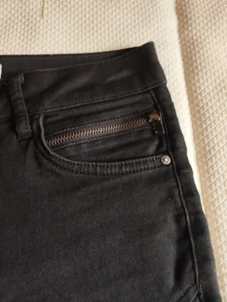 Vaqueros negros Zara efecto motero