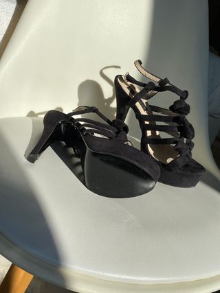 Tacchi neri con plateau