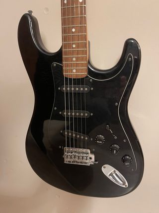 Guitarra Eléctrica Negra Hyundai