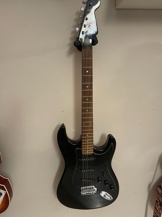 Guitarra Eléctrica Negra Hyundai