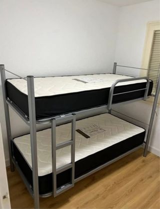 Litera metálica con colchones infantiles