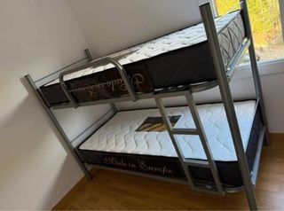 Litera metálica con colchones infantiles
