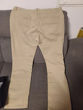 Amazon Essentials Vaqueros Ajustados Beige Talla