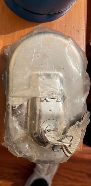 Cerraduras metálicas con llaves