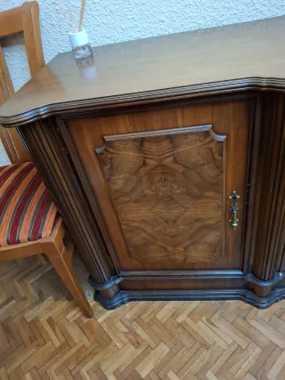 Vajillero antiguo de madera