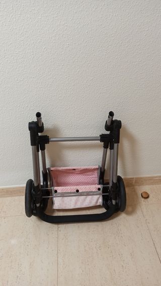 Carrito de muñecas.