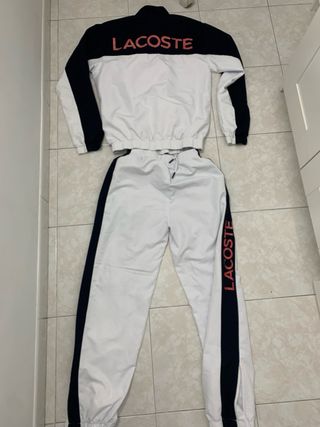 Conjunto deportivo Lacoste negro y blanco