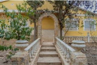 Chalet con Amplia Parcela