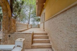 Chalet con Amplia Parcela