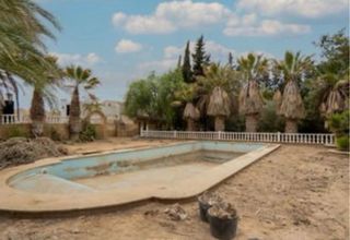 Chalet con Amplia Parcela