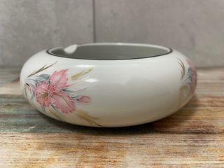 Set vaso portafiori e posacenere in porcellana