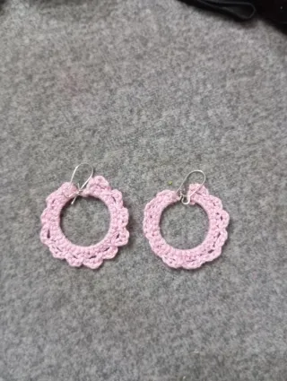 Pendientes rosas hechos a mano