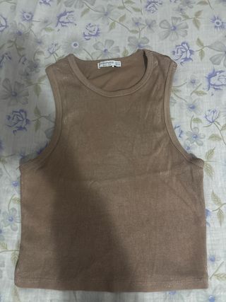 Top Stradivarius marrón con brillos Talla M