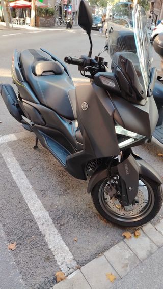 Yamaha XMAX 125, año 2024 - 7000 km