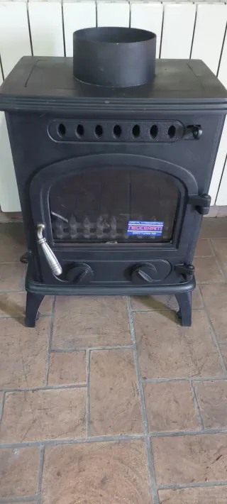 Estufa de leña de hierro fundido