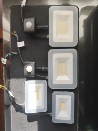 4 Luci LED da Esterno IP65 con Sensore 3CCT