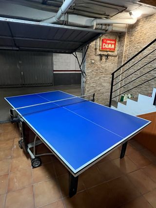 Mesa de ping pong azul