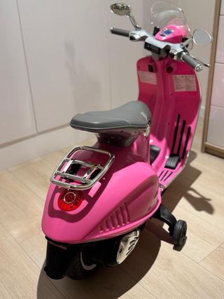 Vespa Rosa Eléctrica Infantil Nueva