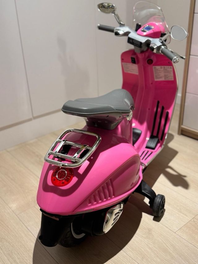 Vespa Rosa Eléctrica Infantil Nueva