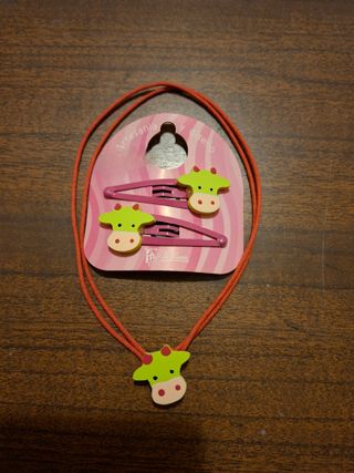 Lote niña: colgante y pinzas vaca