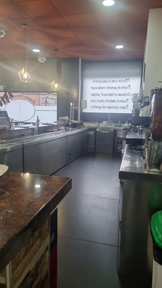 SE TRASPASA RESTAURANTE MODERNO ESQUINERO DE 462 m