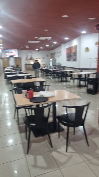 SE TRASPASA RESTAURANTE MODERNO ESQUINERO DE 462 m