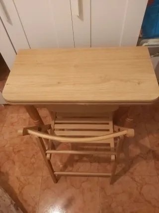 Mesa extensible madera con 2 sillas