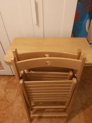 Mesa extensible madera con 2 sillas