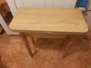 Mesa extensible madera con 2 sillas