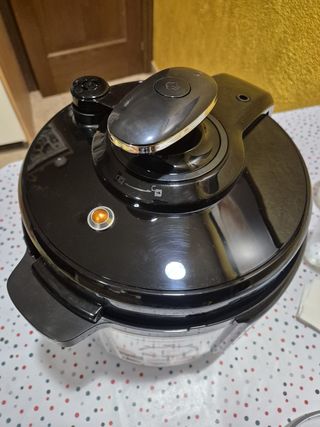 Olla a presión Tefal Fast & Delicious multicooker.