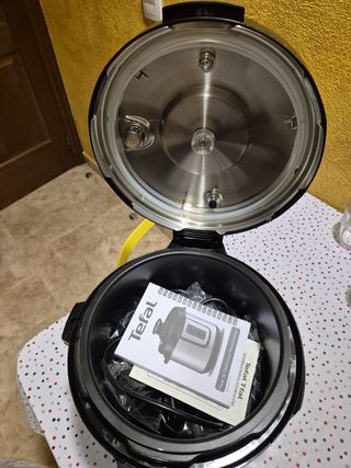 Olla a presión Tefal Fast & Delicious multicooker.