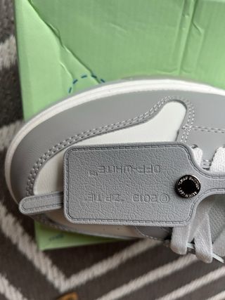 Sneakers Off-White grigie e bianche