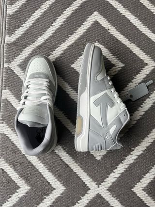 Sneakers Off-White grigie e bianche